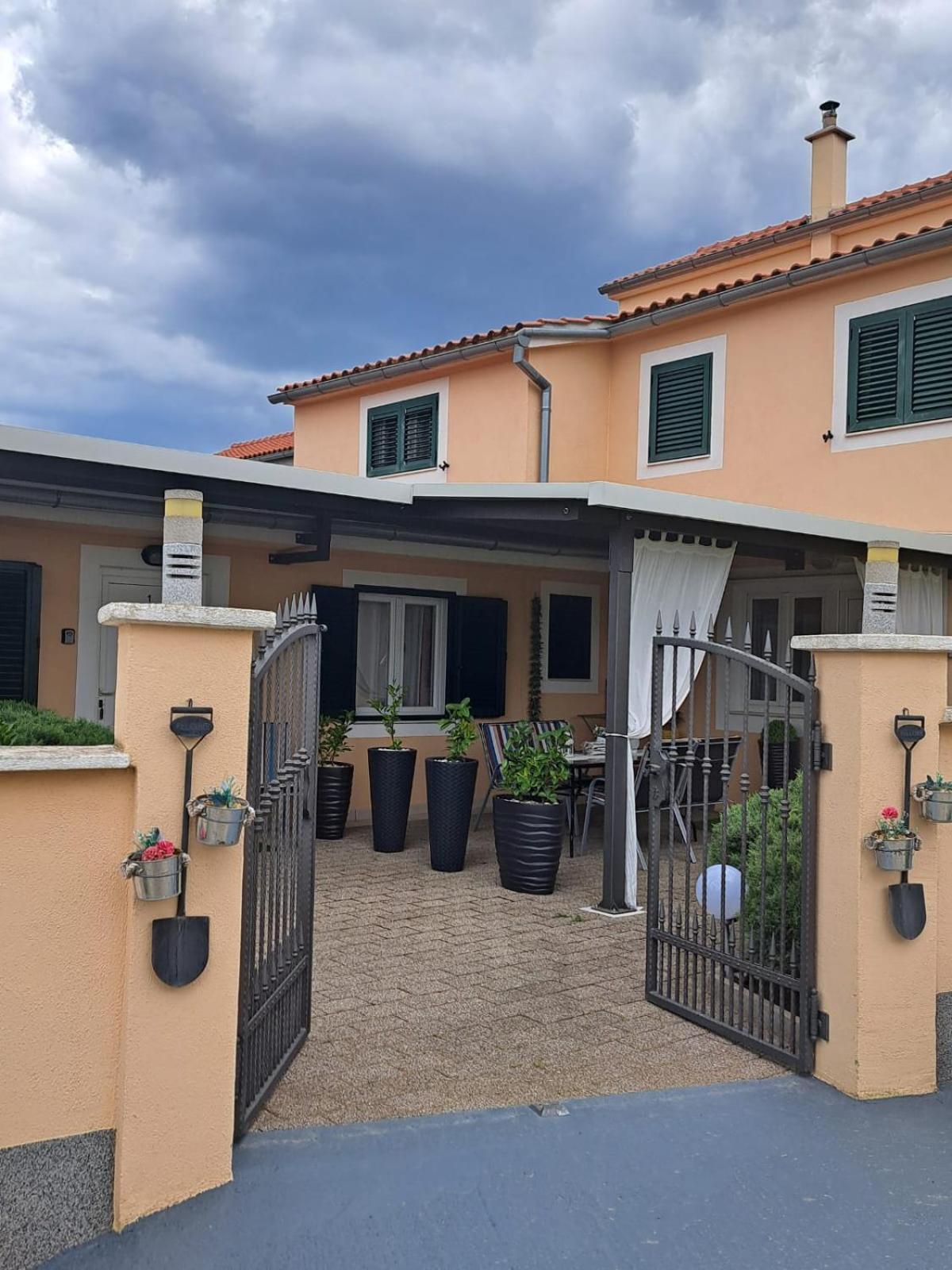 Apartments Andela สกราดิน ภายนอก รูปภาพ